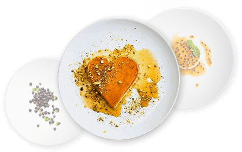 Honig Creme Caramel auf einem Teller, Wacholderbeeren, Sojabohnen, kleiner Cheese Cake mit Passionsfruchtsauce Honig Creme Caramel auf einem Teller, Wacholderbeeren, Sojabohnen, kleiner Cheese Cake mit Passionsfruchtsauce Bildnummer 11283502