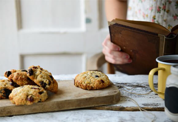 Anzac Biscuits mit Kokos und Trockenfruechten Anzac Biscuits mit Kokos und Trockenfruechten Bildnummer 11224645